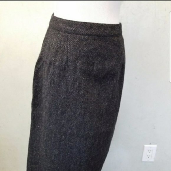 Briggs Petites mid length 100% wool pencil skirt size 8 (205) - Picture 4 of 6